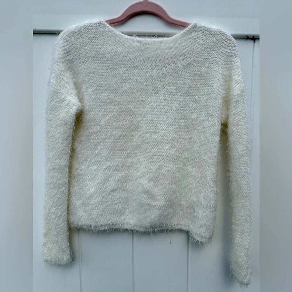 Jolt Brand Long Sleeves Fuzzy Sweater In Winter White/Creme. Size Medium. EUC.